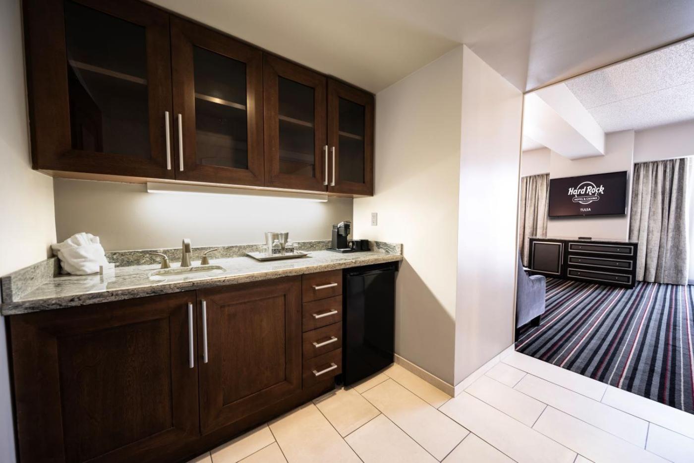 Queen Suite- Disability Access Hard Rock Tower